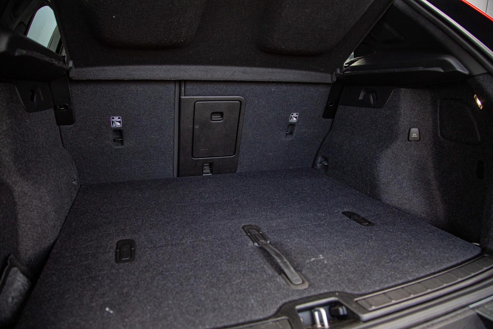 Volvo XC40 2.0 B3 Core MY2026|Leder|Keyless|PDC|Camera|Carplay