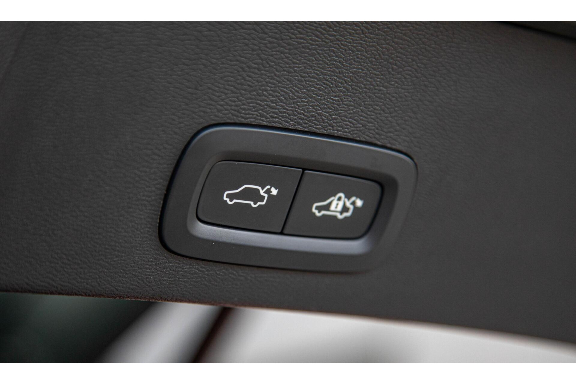 Volvo XC40 2.0 B3 Core MY2026|Leder|Keyless|PDC|Camera|Carplay