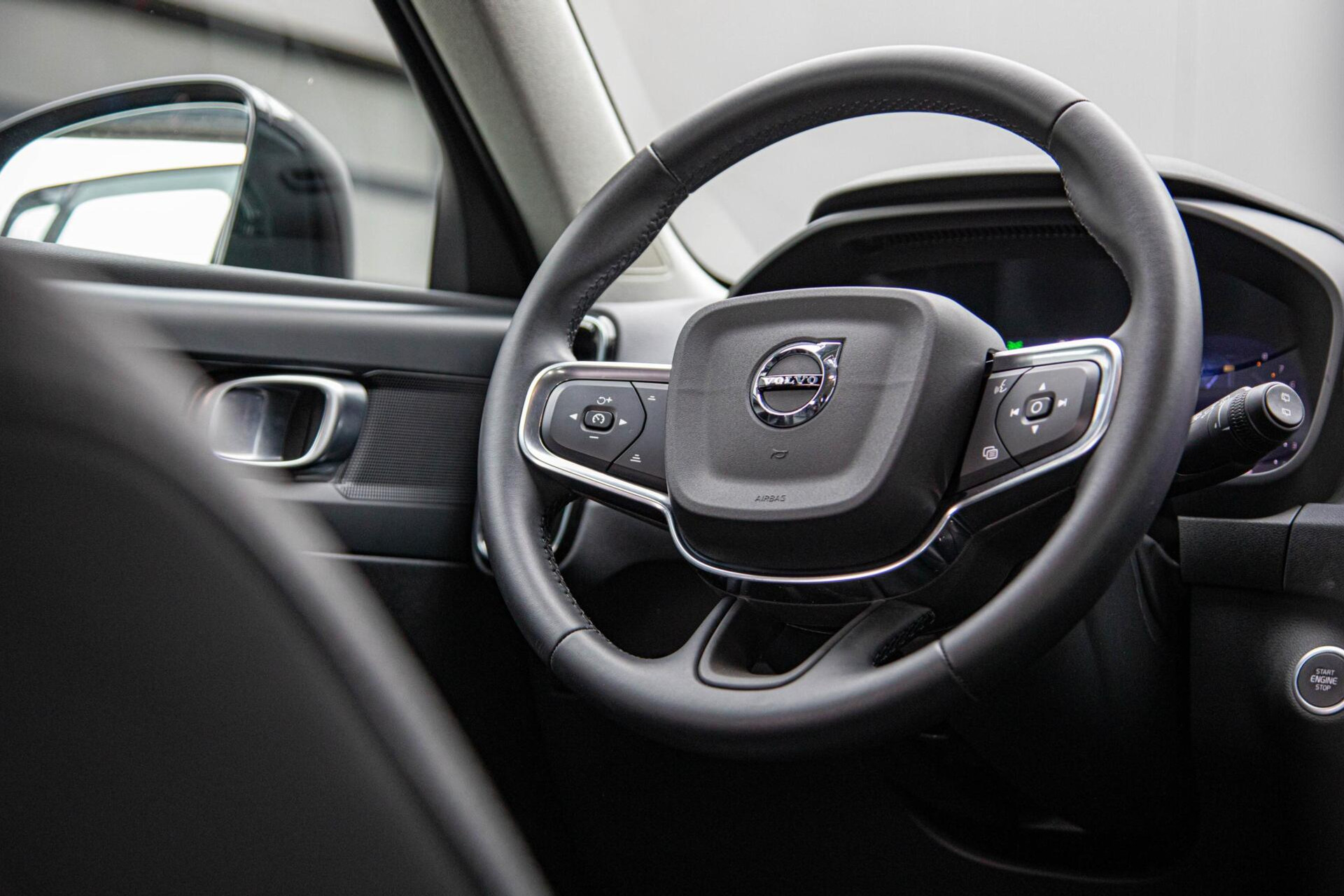 Volvo XC40 2.0 B3 Core MY2026|Leder|Keyless|PDC|Camera|Carplay