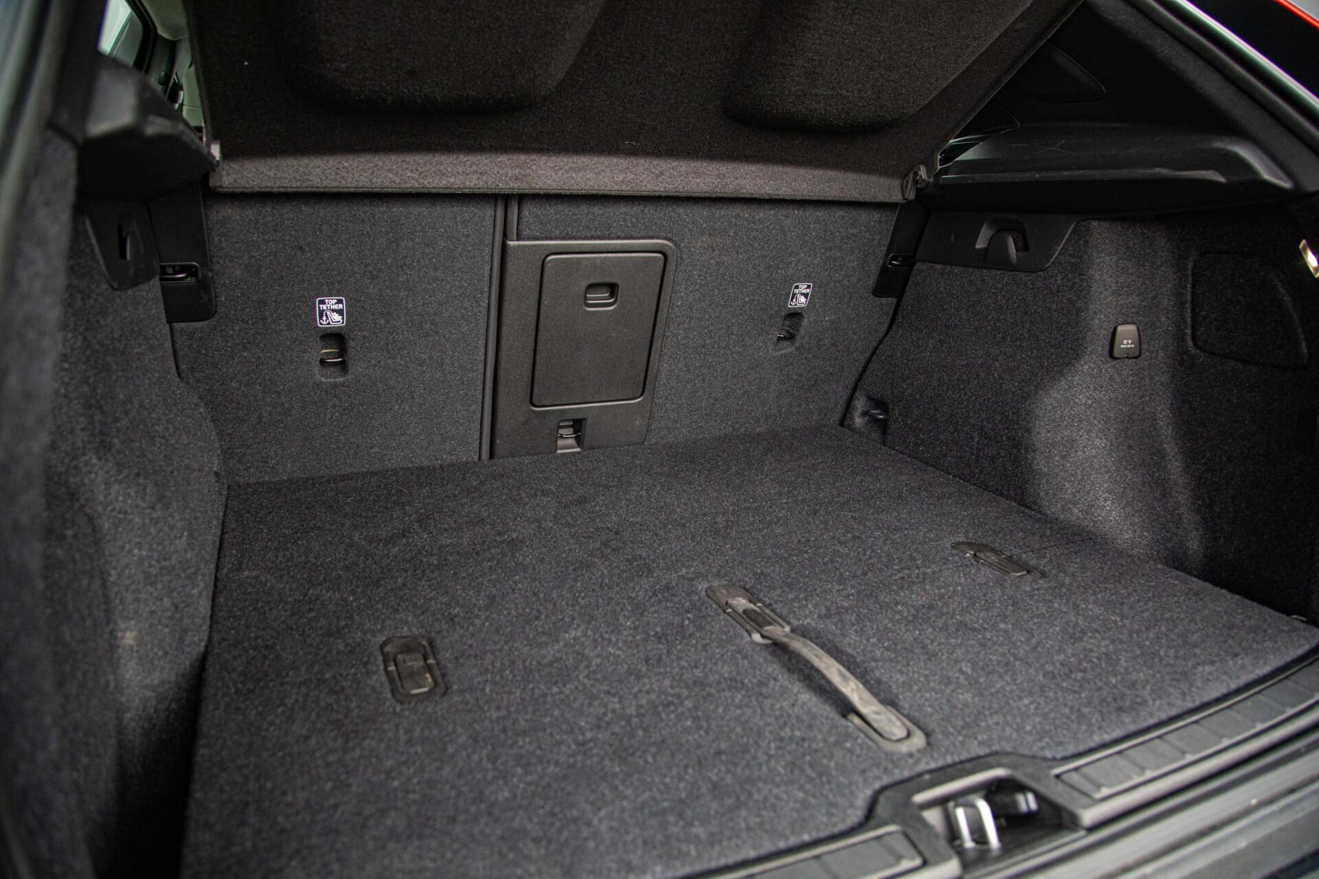 Volvo XC40 2.0 B3 Core MY2026|Leder|Keyless|PDC|Camera|Carplay
