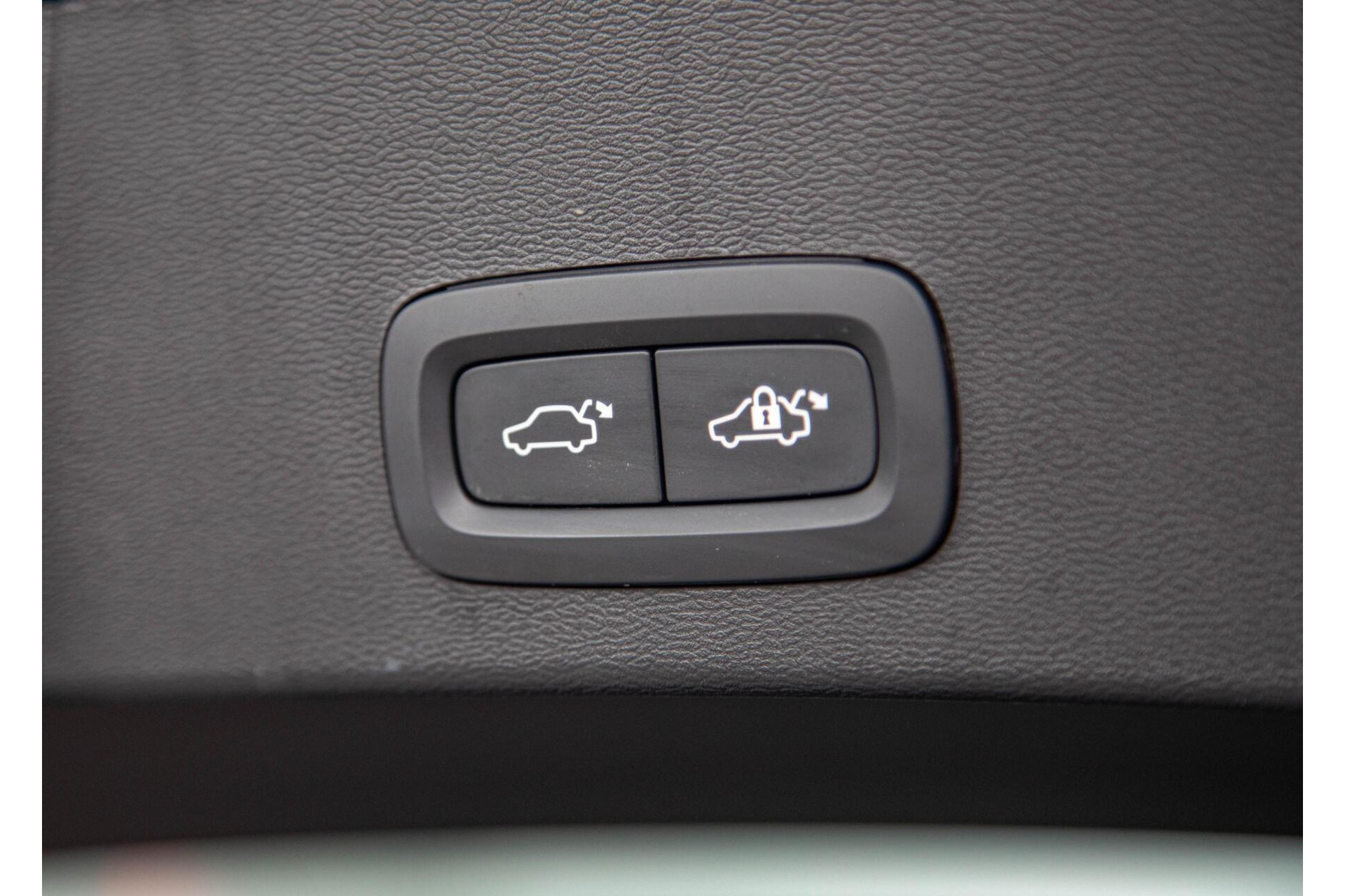 Volvo XC40 2.0 B3 Core MY2026|Leder|Keyless|PDC|Camera|Carplay