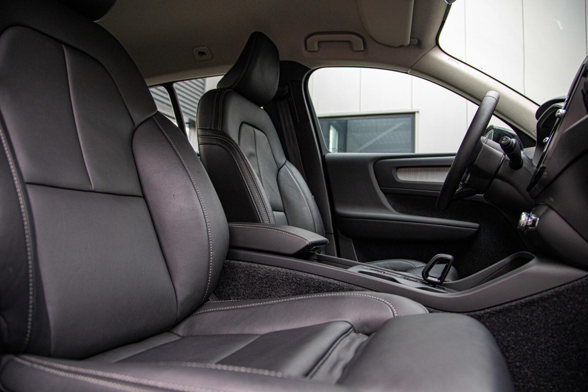 Volvo XC40 2.0 B3 Core MY2026|Leder|Keyless|PDC|Camera|Carplay
