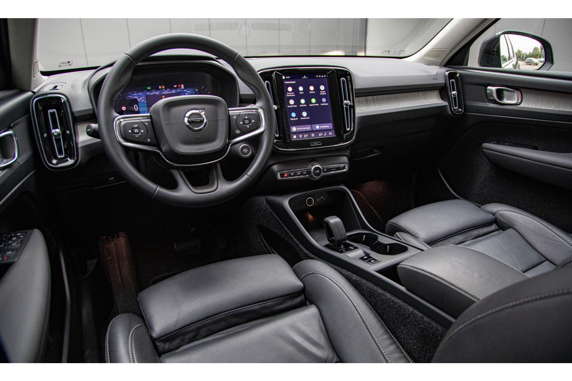 Volvo XC40 2.0 B3 Core MY2026|Leder|Keyless|PDC|Camera|Carplay