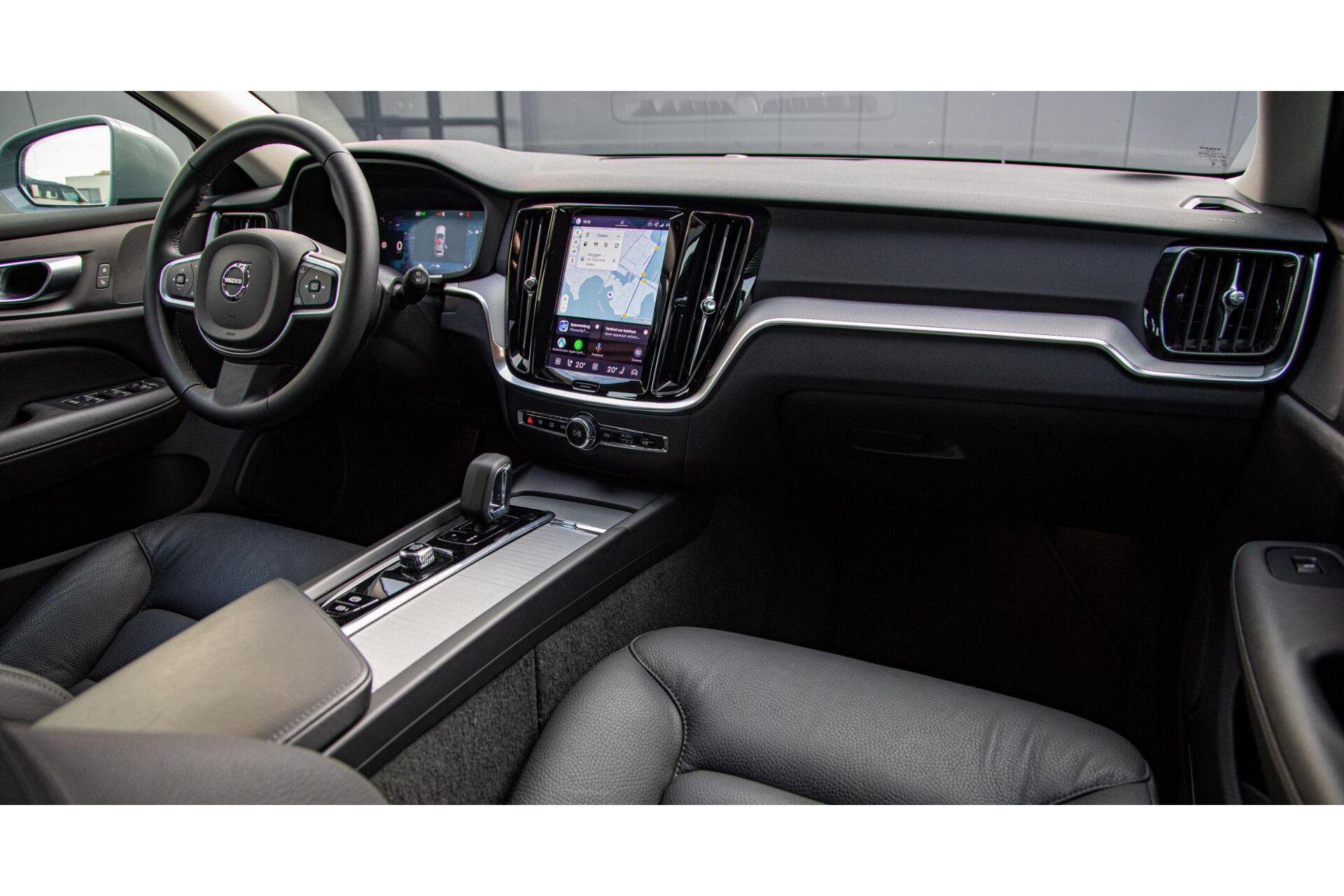 Volvo V60 2.0 B4 Core MY2026|Leder|Stoelverwarming|Allseason