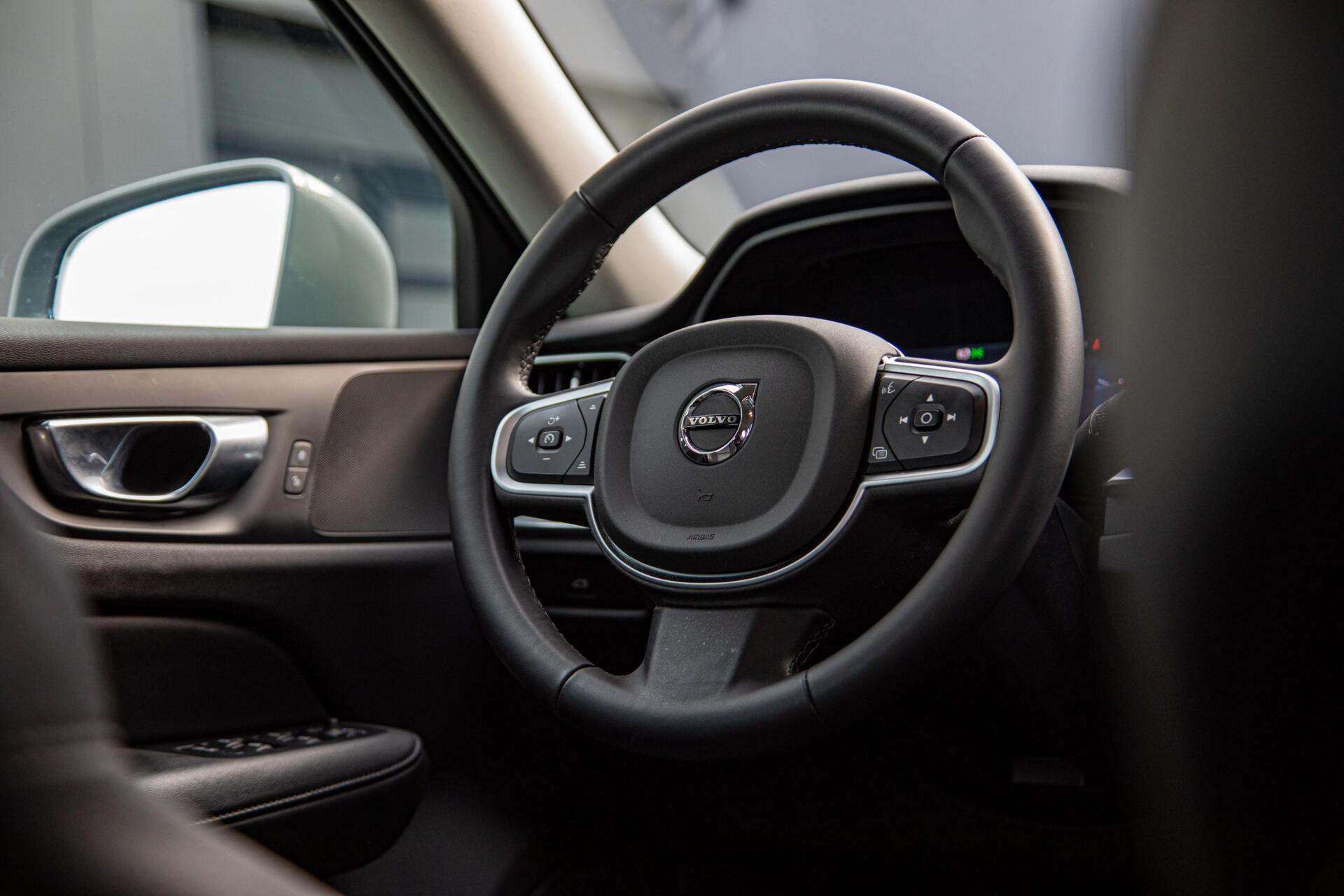 Volvo V60 2.0 B4 Core MY2026|Leder|Stoelverwarming|Allseason