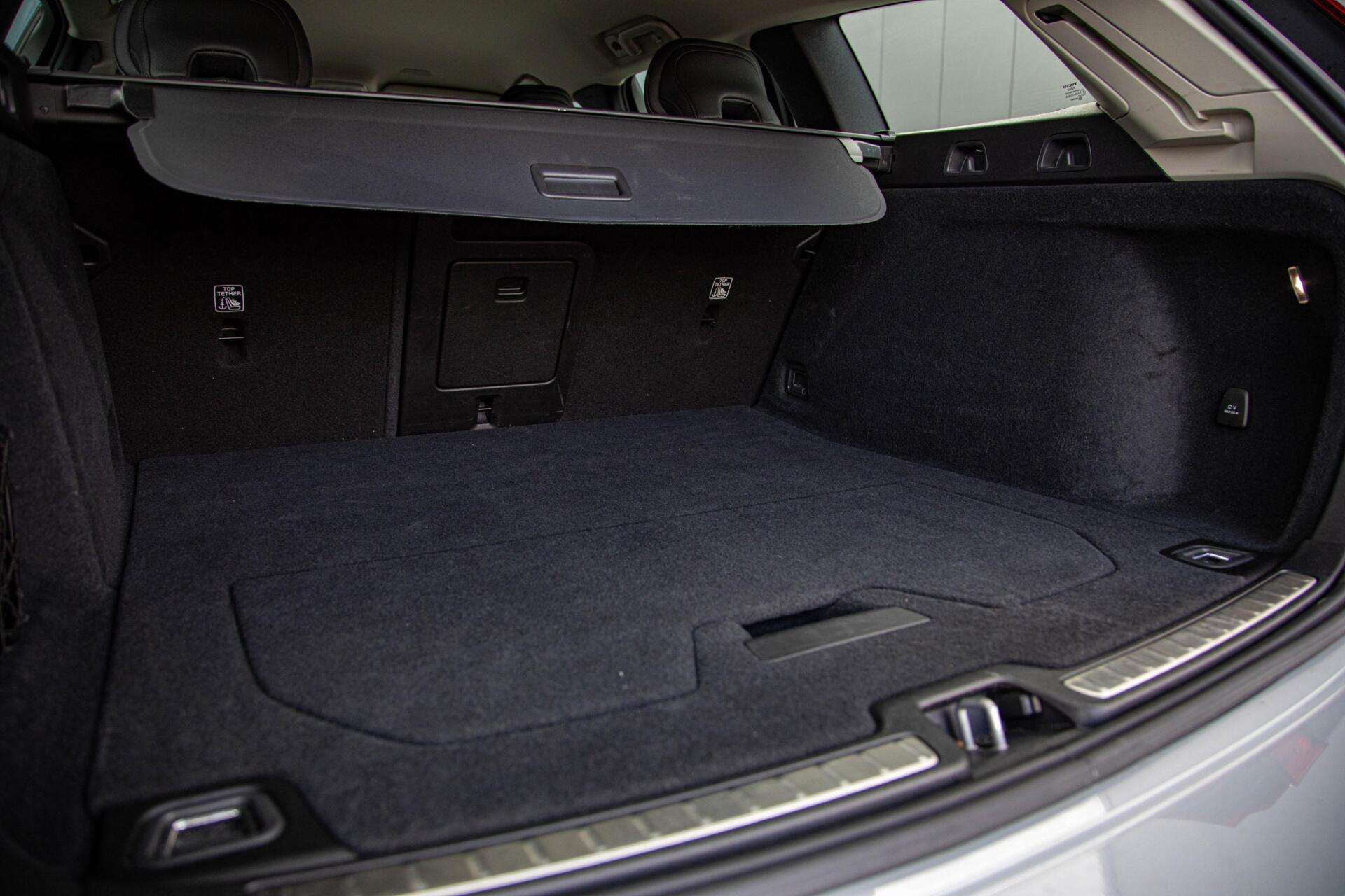Volvo V60 2.0 B4 Core MY2026|Leder|Stoelverwarming|Allseason