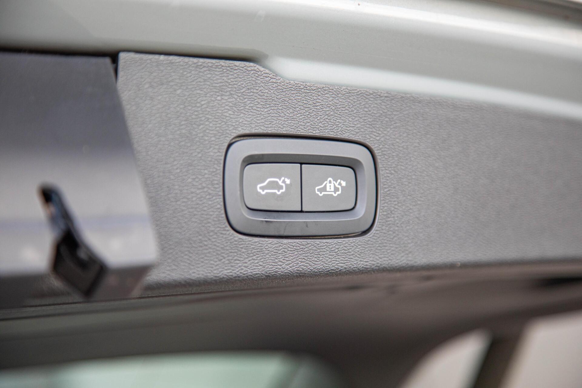 Volvo V60 2.0 B4 Core MY2026|Leder|Stoelverwarming|Allseason