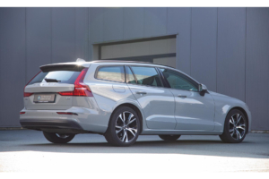 Volvo V60 2.0 B4 Core MY2026|Leder|Stoelverwarming|Allseason