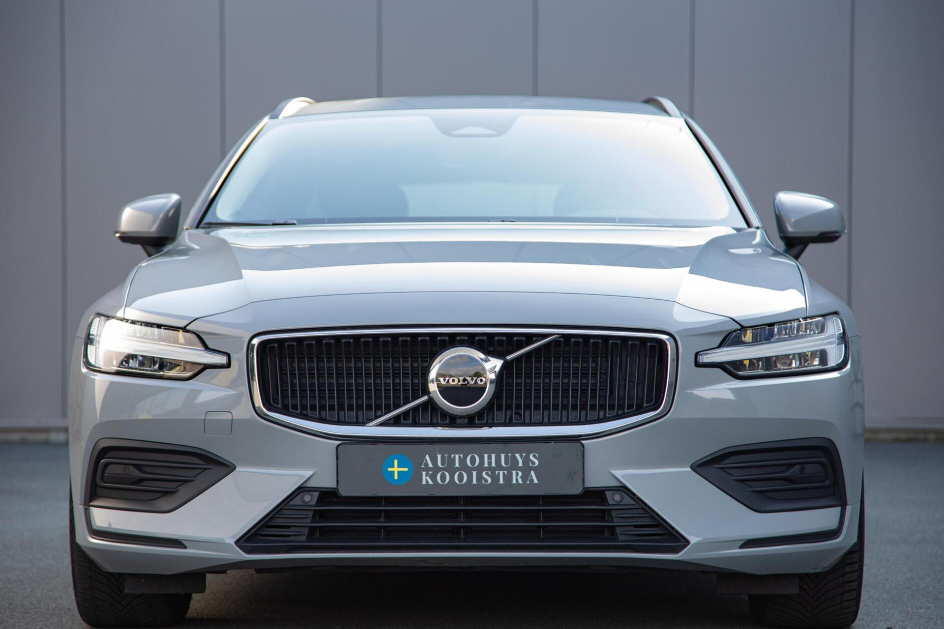 Volvo V60 2.0 B4 Core MY2026|Leder|Stoelverwarming|Allseason
