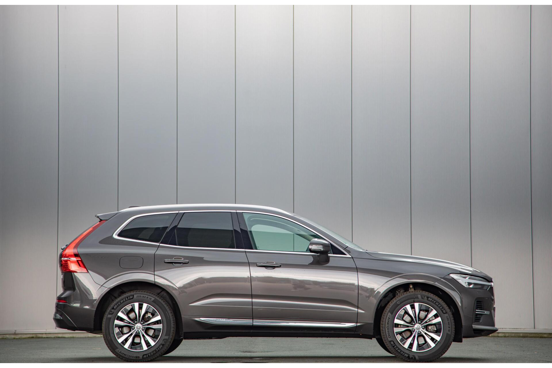 Volvo XC60 - 2.0 T6 Plug-in hybrid AWD Core Bright Pano|Trekhaak