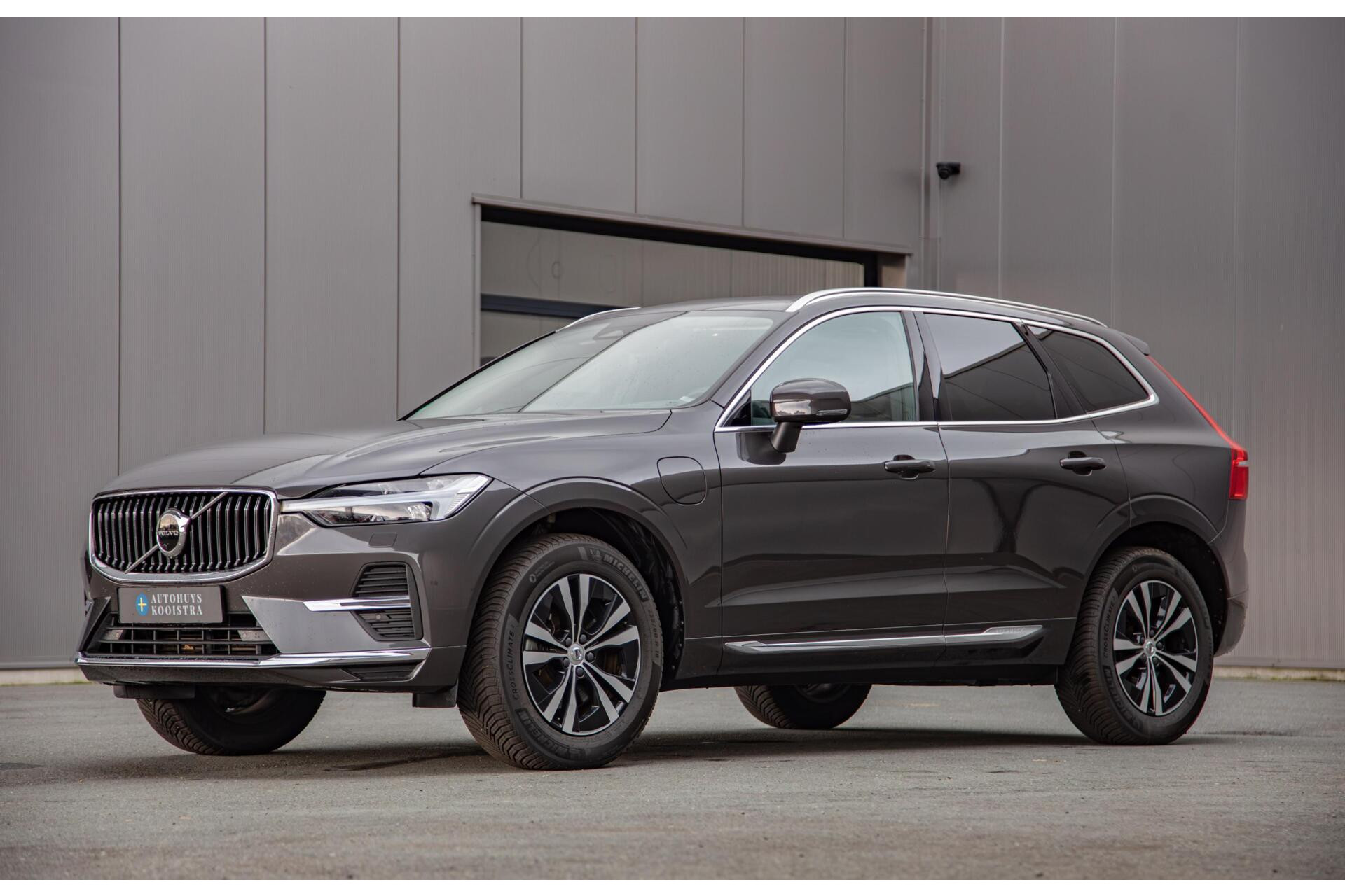 Volvo XC60 2.0 T6 Plug-in hybrid AWD Core Bright Pano|Trekhaak
