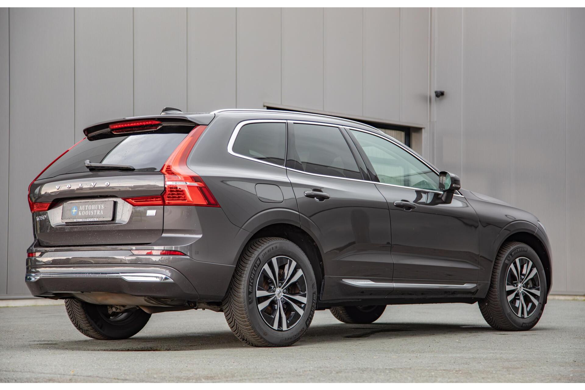 Volvo XC60 2.0 T6 Plug-in hybrid AWD Core Bright Pano|Trekhaak
