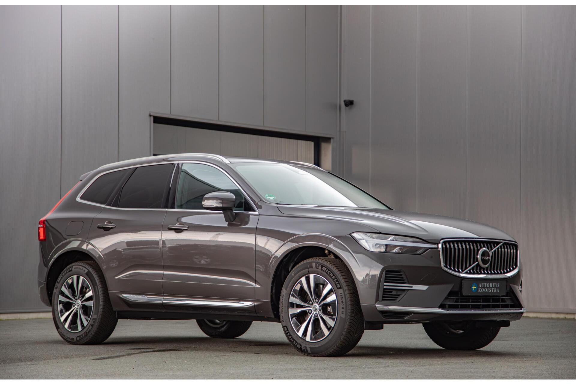Volvo XC60 2.0 T6 Plug-in hybrid AWD Core Bright Pano|Trekhaak