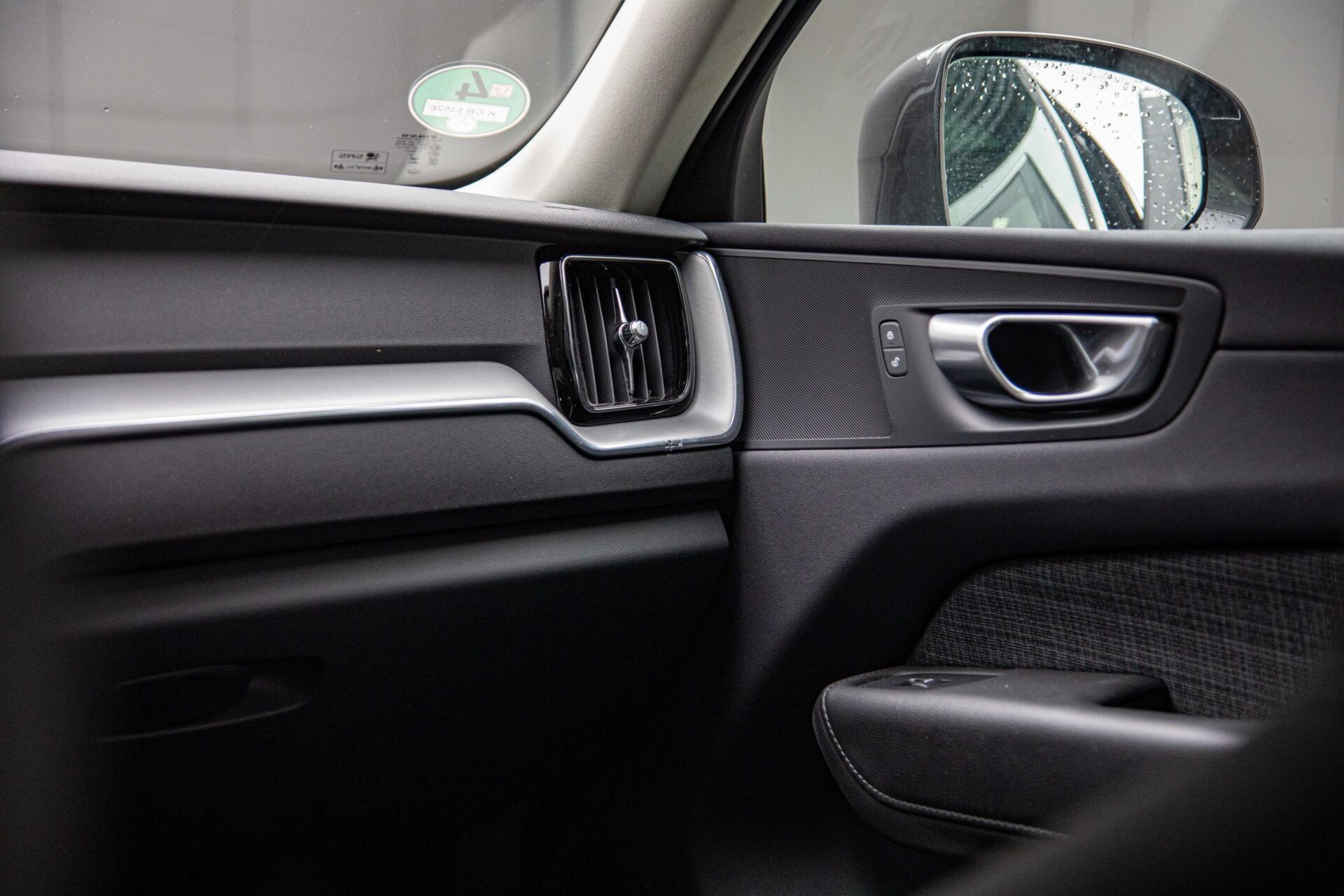 Volvo XC60 2.0 T6 Plug-in hybrid AWD Core Bright Pano|Trekhaak