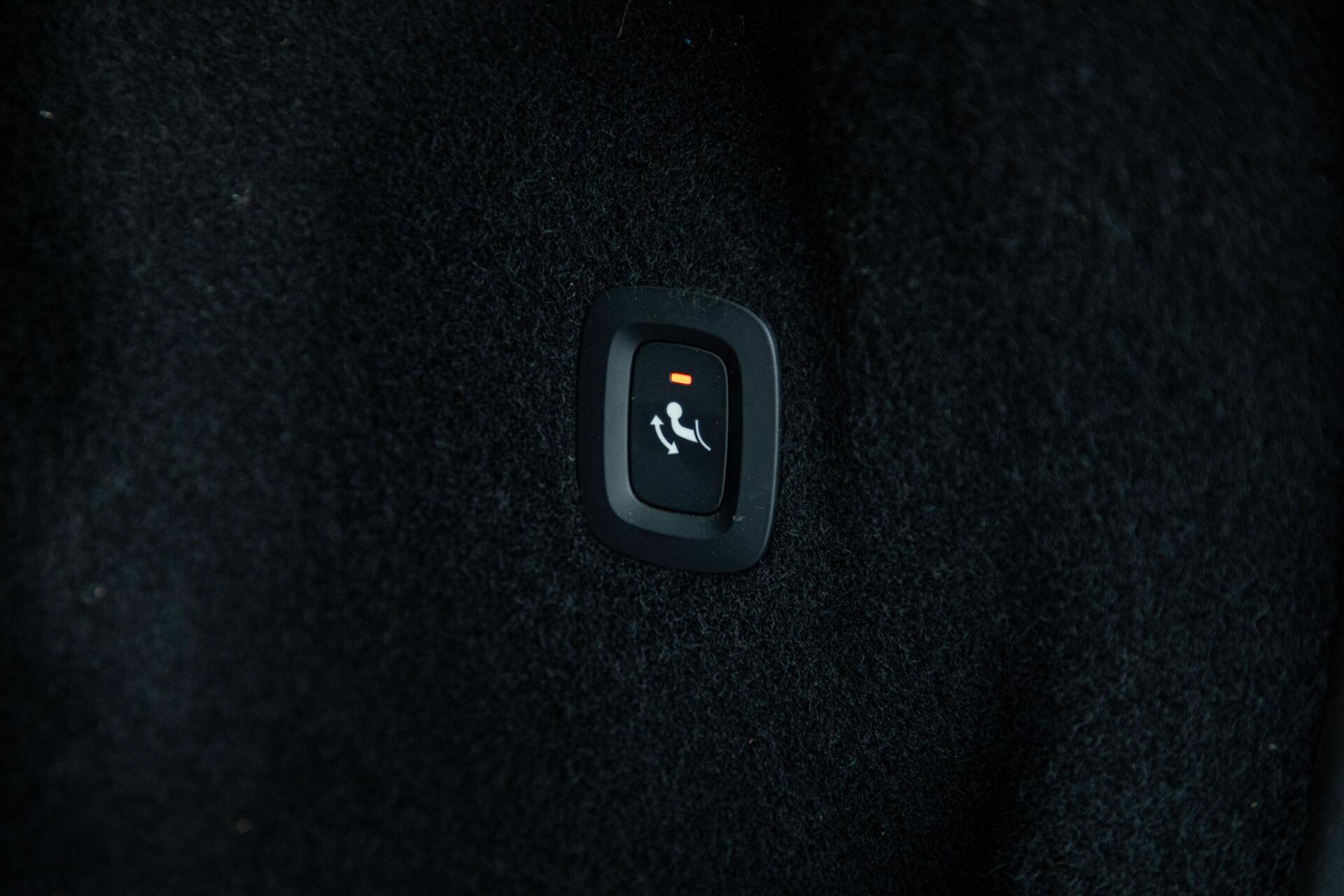 Volvo XC60 2.0 T6 Plug-in hybrid AWD Core Bright Pano|Trekhaak