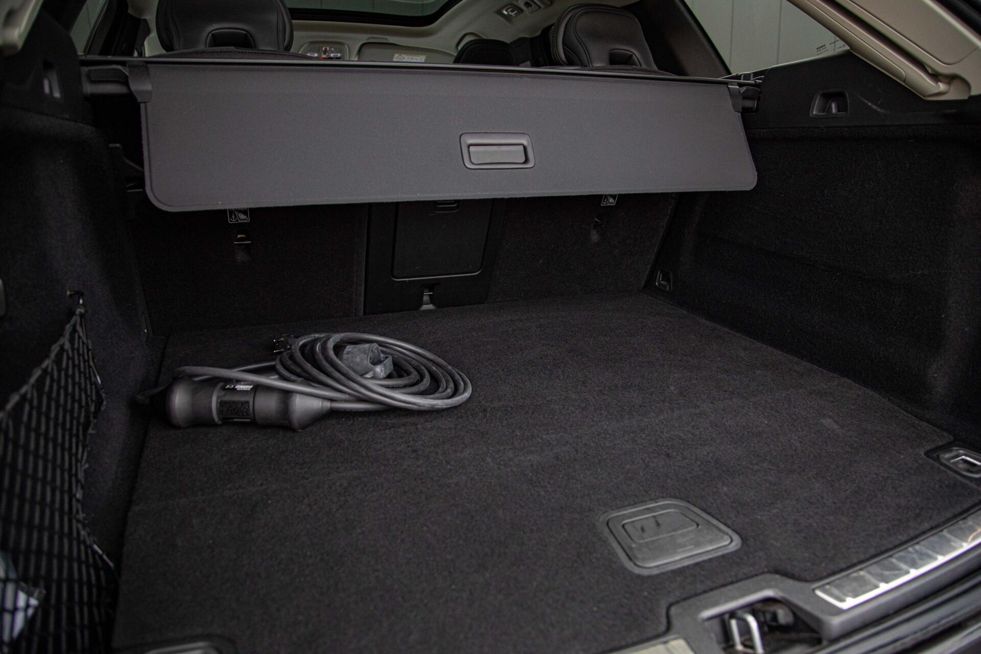 Volvo XC60 2.0 T6 Plug-in hybrid AWD Core Bright Pano|Trekhaak