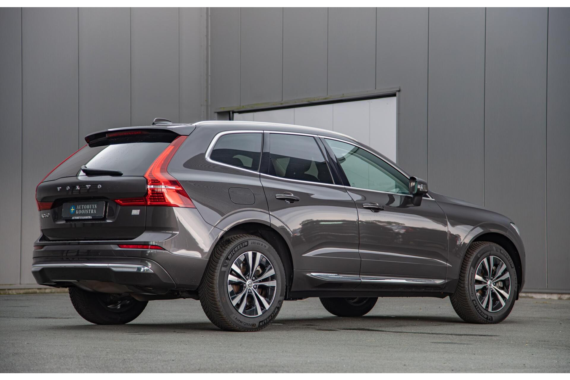 Volvo XC60 2.0 T6 Plug-in hybrid AWD Core Bright Pano|Trekhaak
