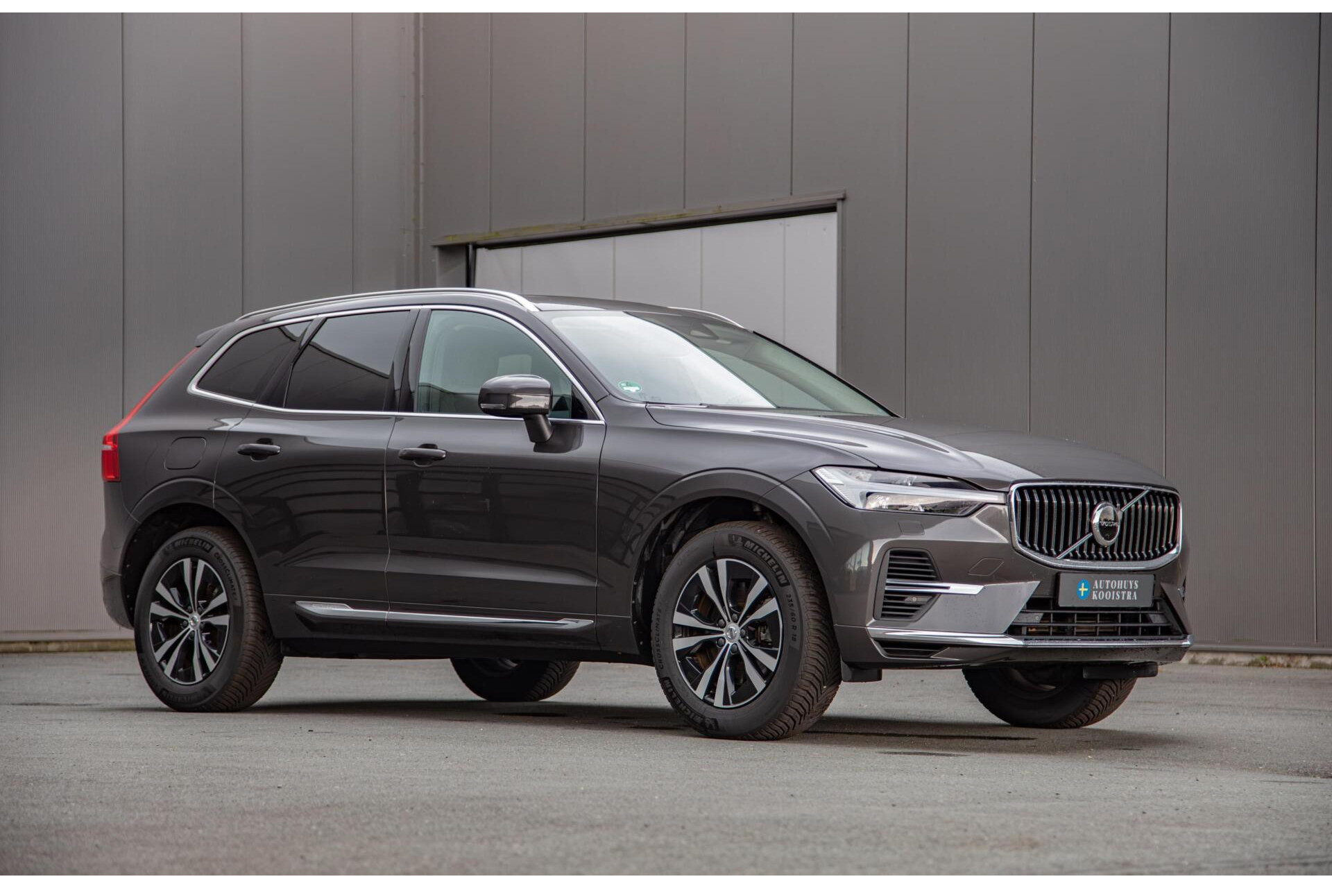 Volvo XC60 2.0 T6 Plug-in hybrid AWD Core Bright Pano|Trekhaak