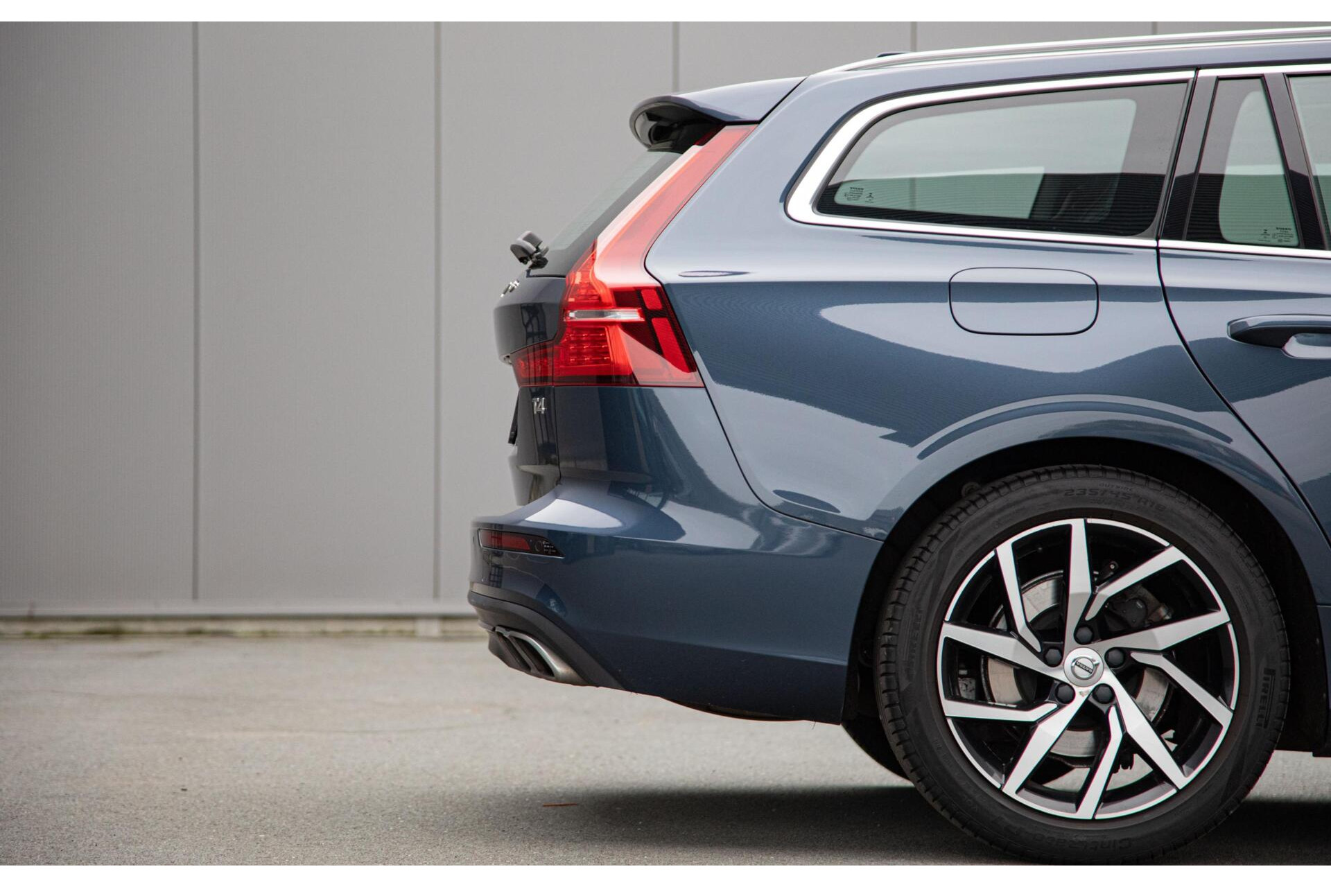 Volvo V60 2.0 T4 Momentum Pro Ori.NL|Trekhaak|Carplay|2e Eig