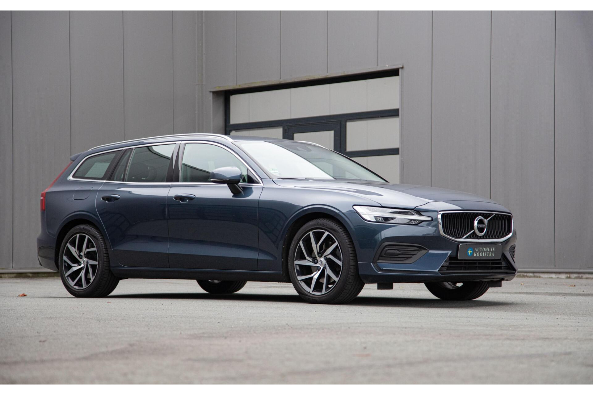 Volvo V60 2.0 T4 Momentum Pro Ori.NL|Trekhaak|Carplay|2e Eig