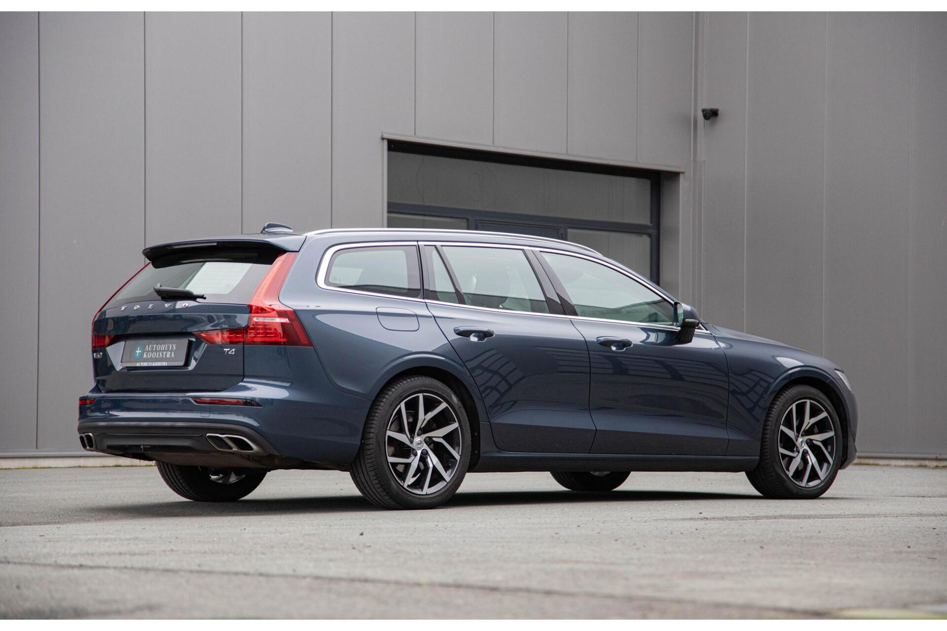 Volvo V60 2.0 T4 Momentum Pro Ori.NL|Trekhaak|Carplay|2e Eig