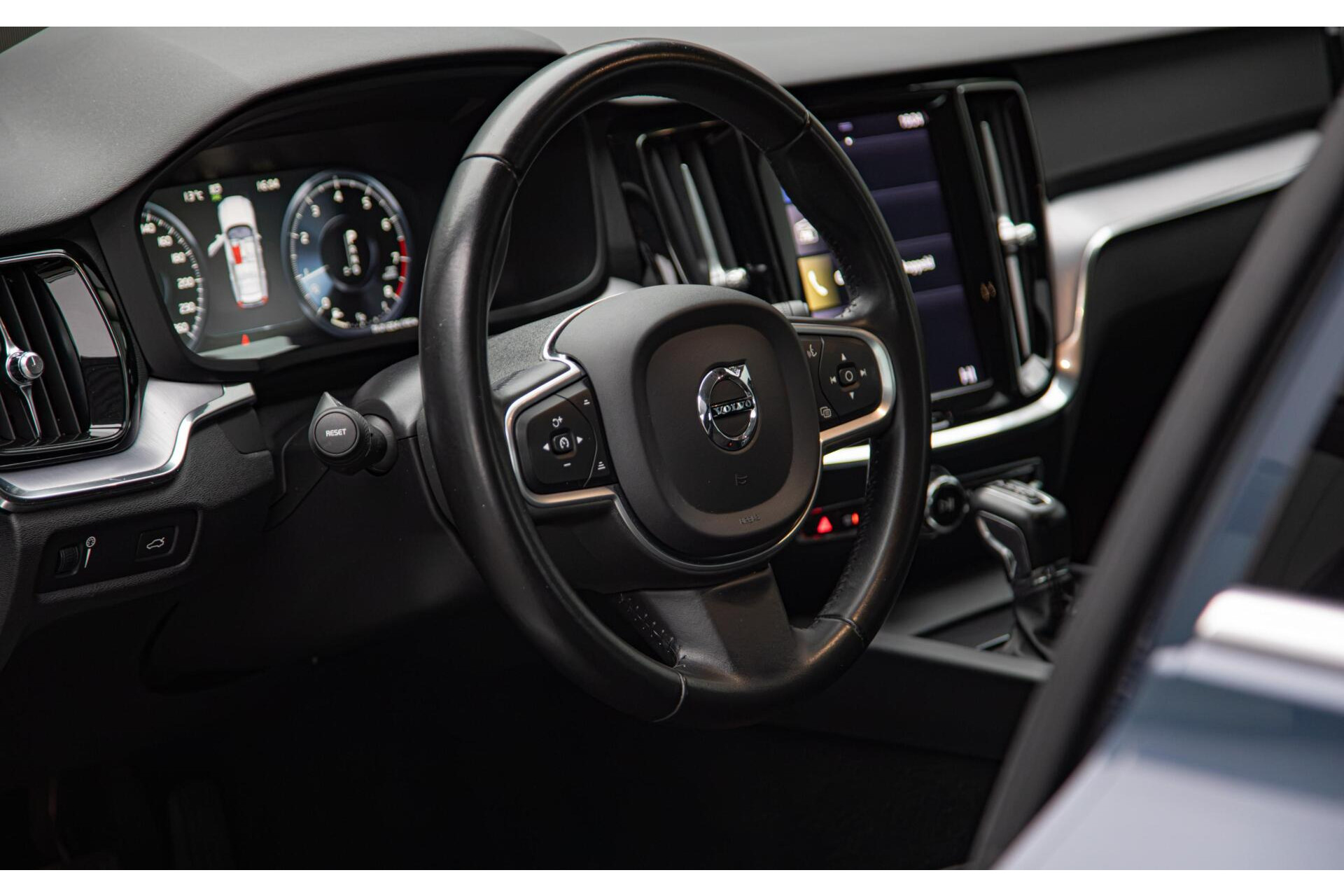 Volvo V60 2.0 T4 Momentum Pro Ori.NL|Trekhaak|Carplay|2e Eig