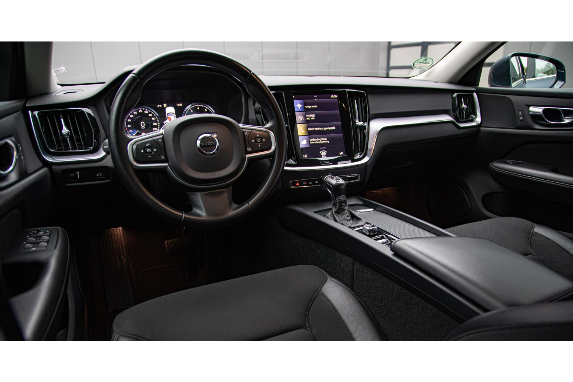 Volvo V60 2.0 T4 Momentum Pro Ori.NL|Trekhaak|Carplay|2e Eig
