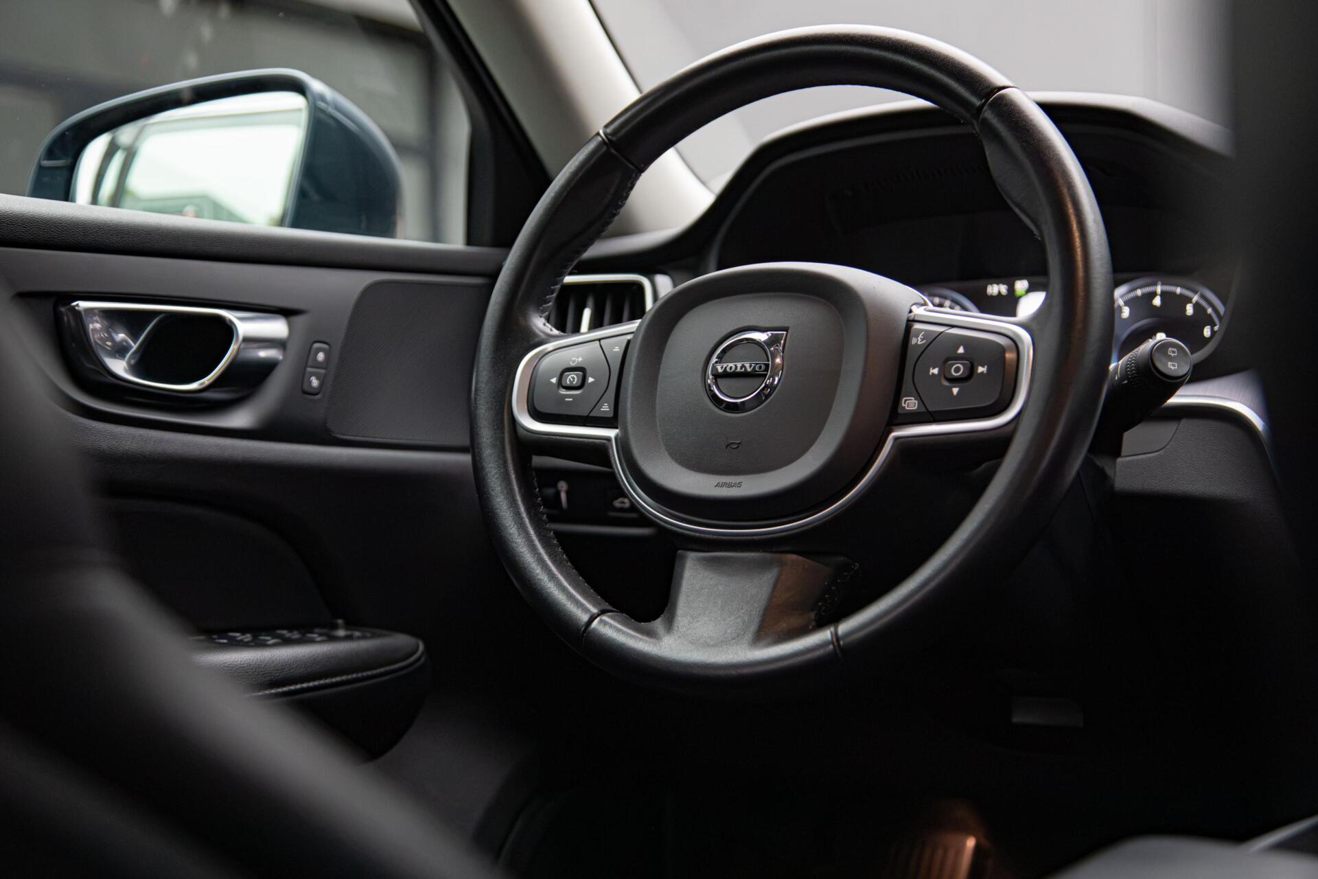 Volvo V60 2.0 T4 Momentum Pro Ori.NL|Trekhaak|Carplay|2e Eig