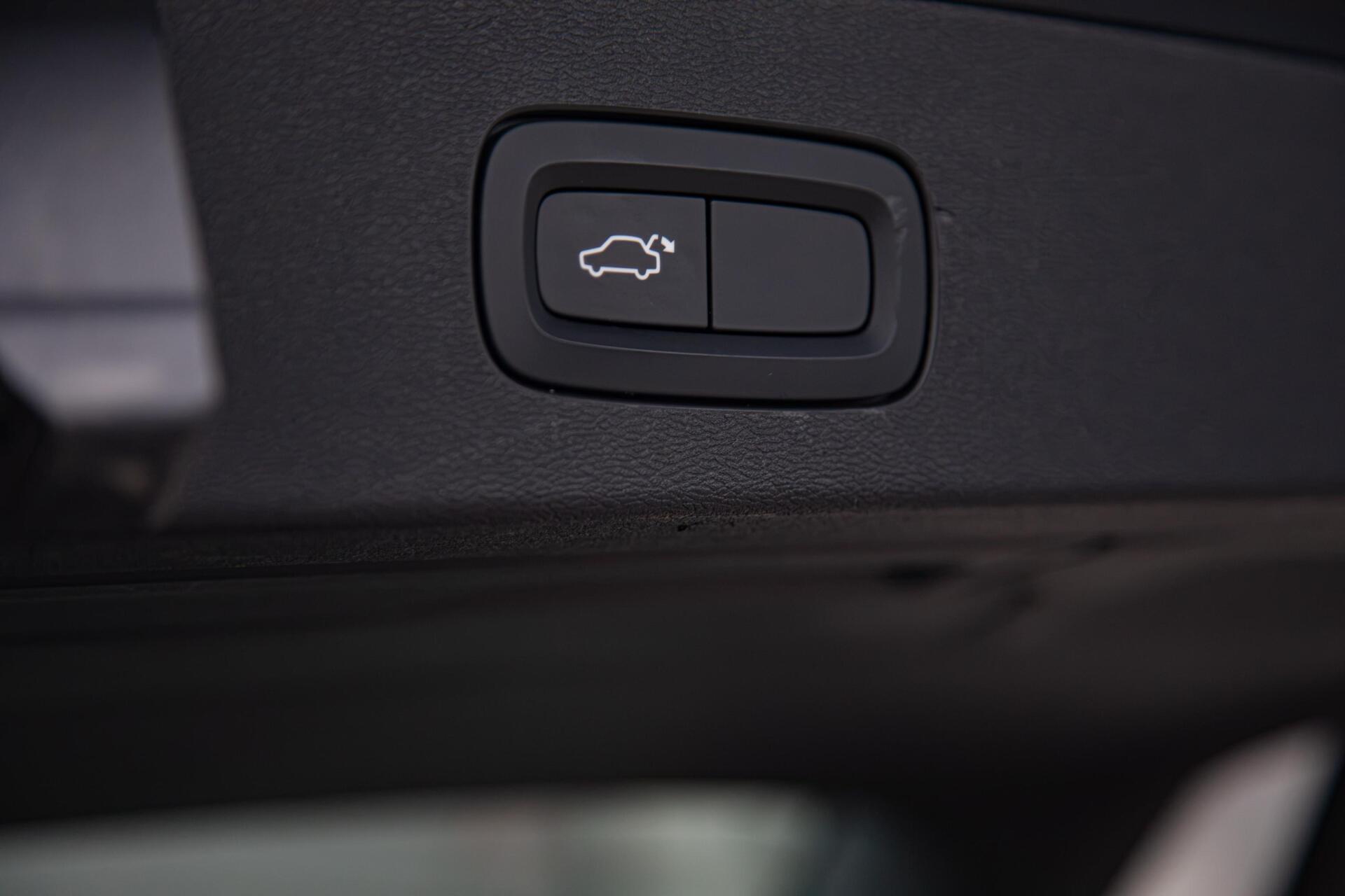 Volvo V60 2.0 T4 Momentum Pro Ori.NL|Trekhaak|Carplay|2e Eig