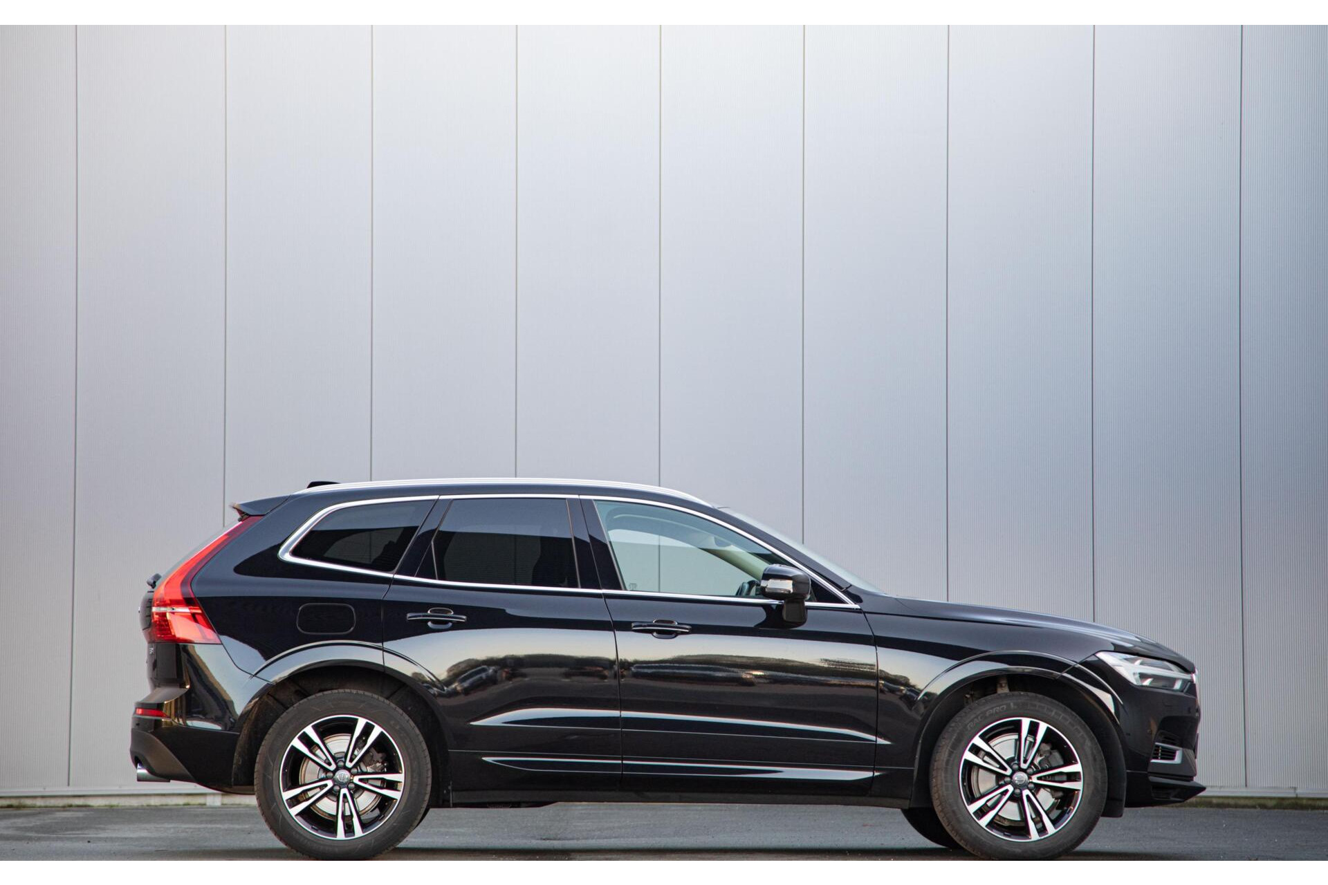 Volvo XC60 - 2.0 T8 Twin Engine AWD Momentum|Leder|Pano|360° Camera