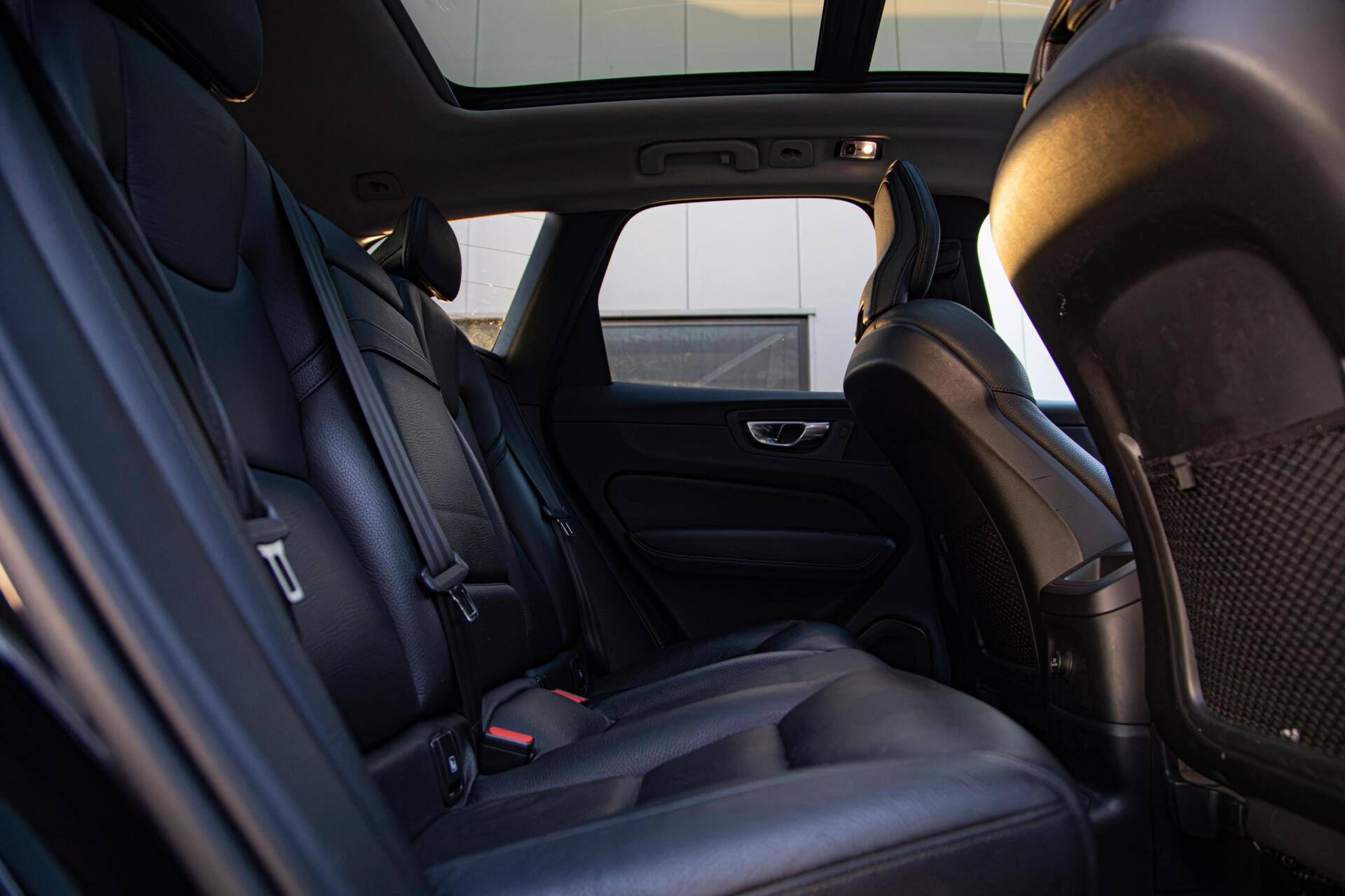 Volvo XC60 2.0 T8 Twin Engine AWD Momentum|Leder|Pano|360° Camera