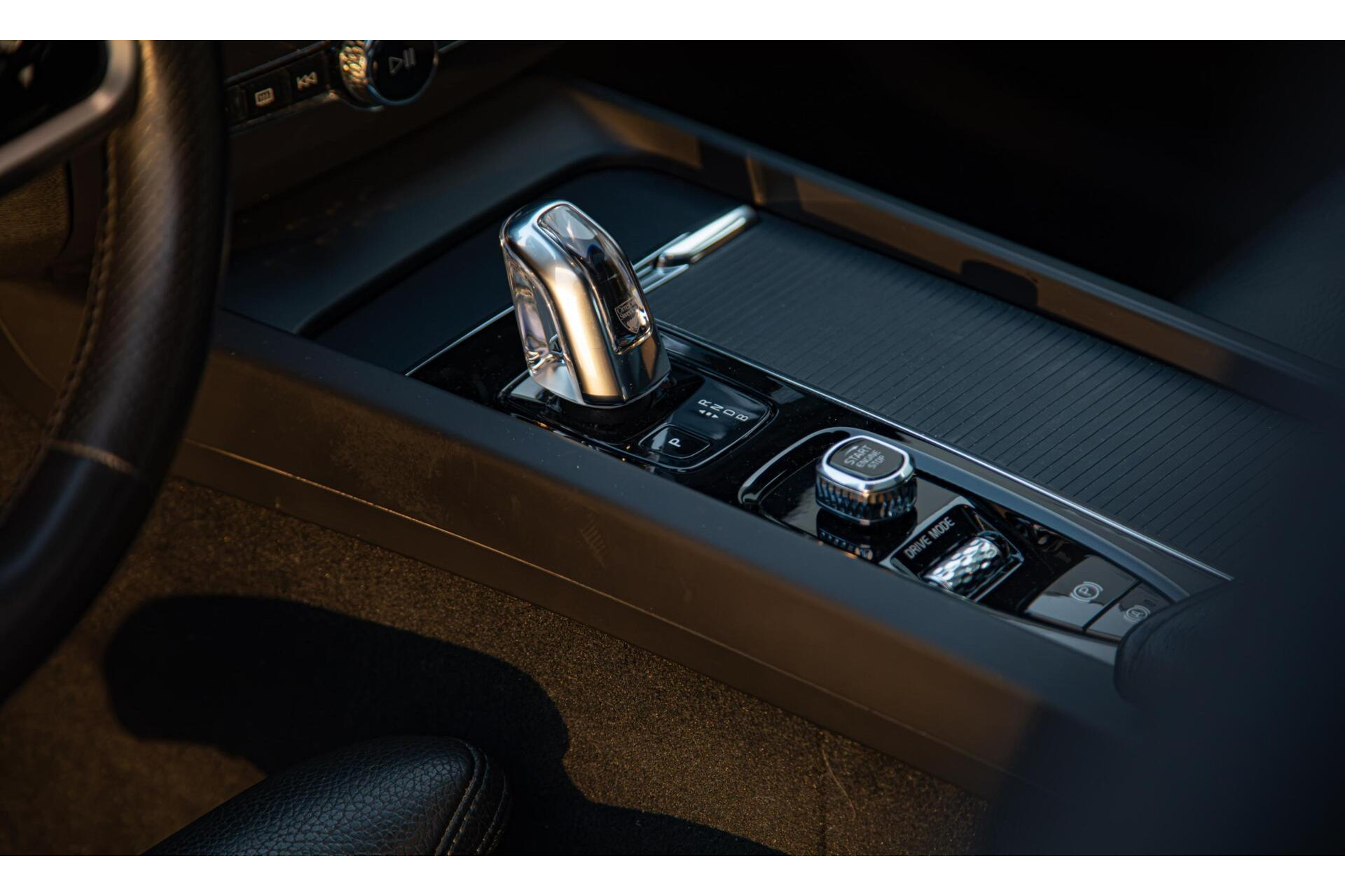 Volvo XC60 2.0 T8 Twin Engine AWD Momentum|Leder|Pano|360° Camera